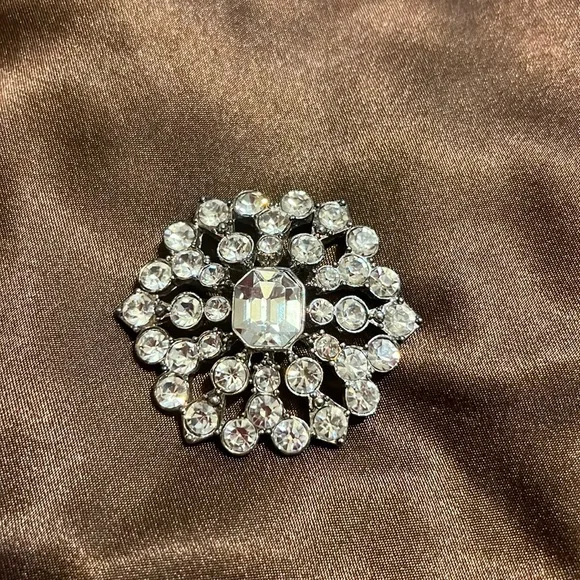 Liz Claiborne Rhinestone Vintage Brooch - Picture 3 of 7
